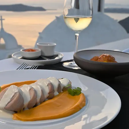 Aigialos Luxury Traditional Settlement 5* Firá