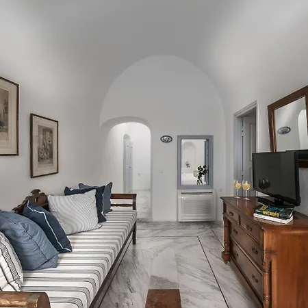 Aigialos Luxury Traditional Settlement Fira (Santorini)