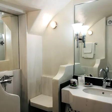 Aigialos Luxury Traditional Settlement Hotel Fira (Santorini)