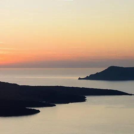 Aigialos Luxury Traditional Settlement Hotel Fira (Santorini)