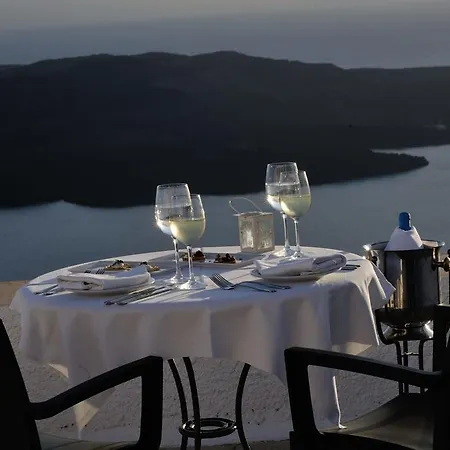 Aigialos Luxury Traditional Settlement 5* Firá