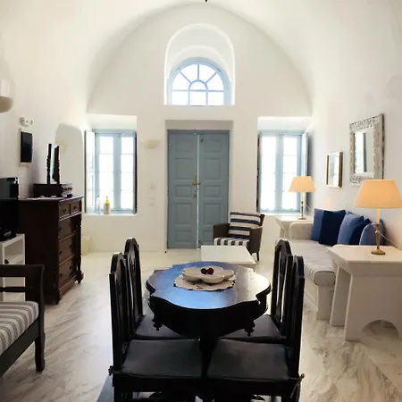 Aigialos Luxury Traditional Settlement 5* Firá