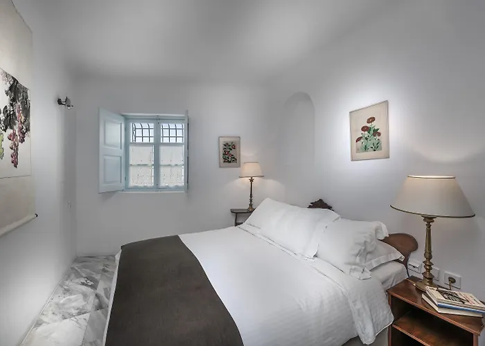 Aigialos Luxury Traditional Settlement Hotel Fira (Santorini)