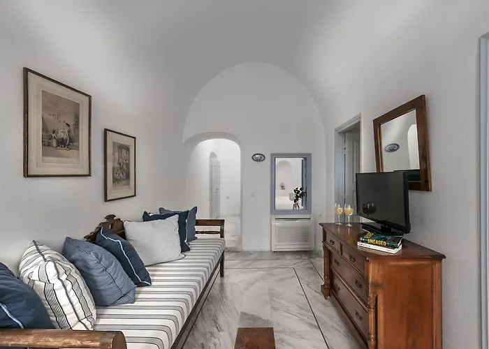 Aigialos Luxury Traditional Settlement Fira (Santorini)