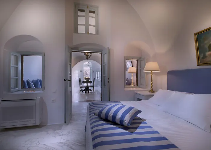 Aigialos Luxury Traditional Settlement 5* Fira (Santorini)