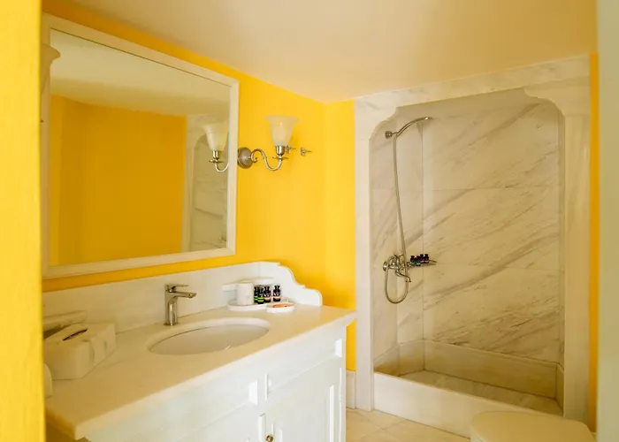 Aigialos Luxury Traditional Settlement Hotel Fira (Santorini)