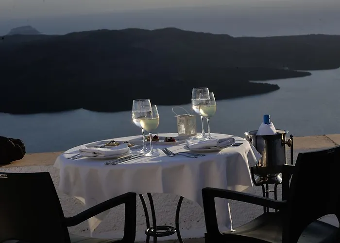 Aigialos Luxury Traditional Settlement 5* Fira (Santorini)